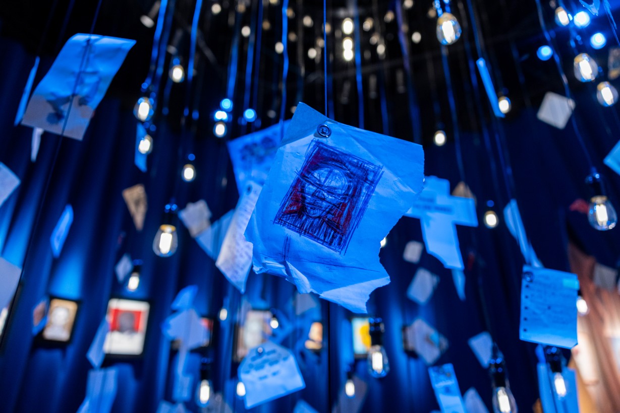 A Bunch of Stuff ジョニーデップ 個展 Gジャン XL ◇ジョニー・デップの国外初の個展 みてみたい、というか観に行こう